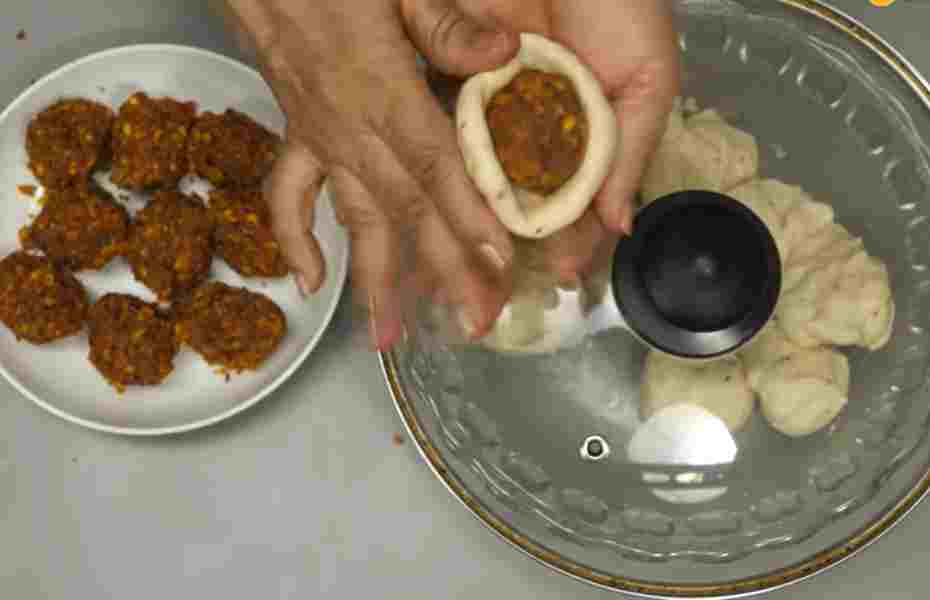 Shaping the kachori